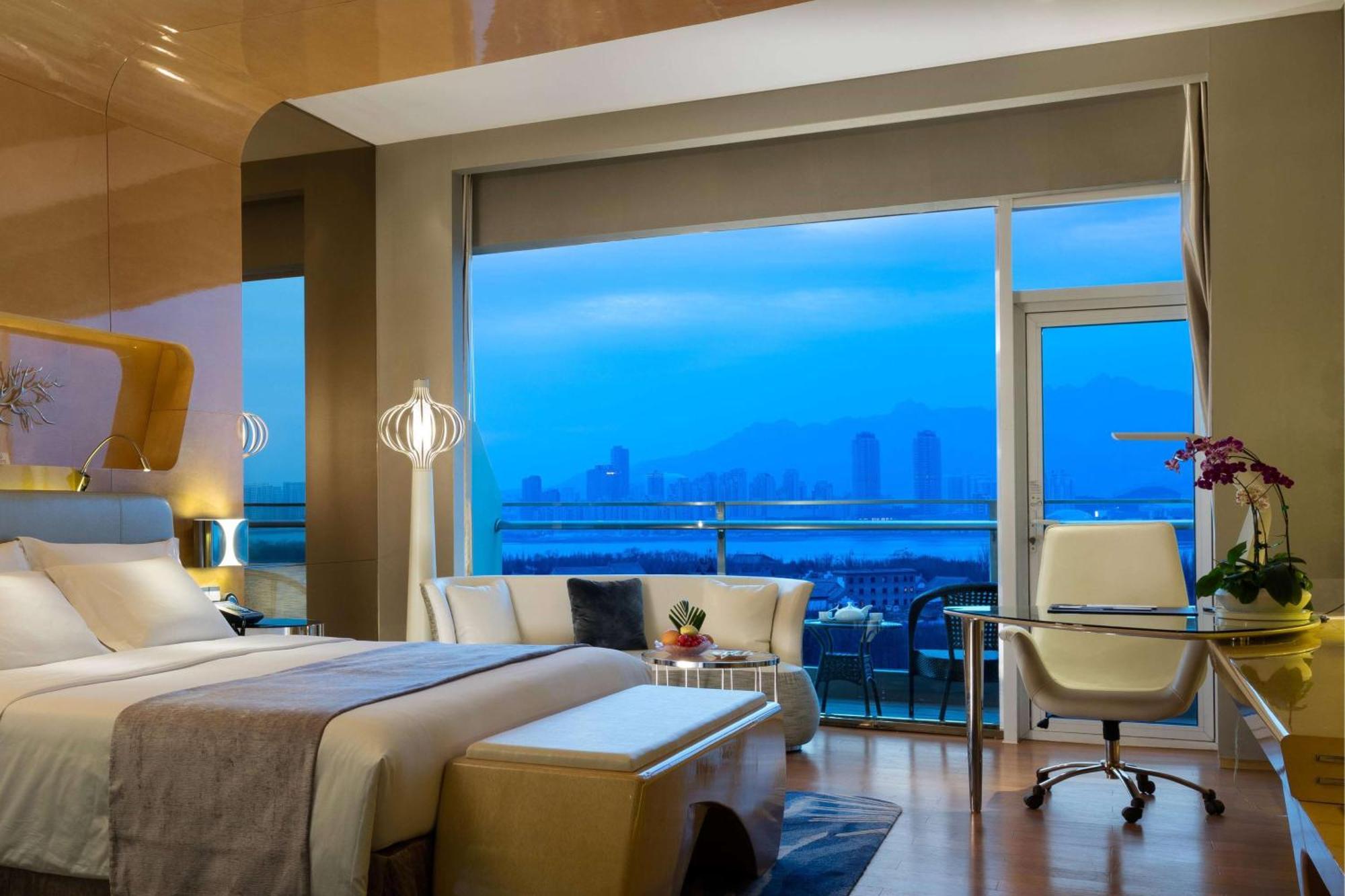 Wyndham Grand Qingdao Hotel Exterior photo