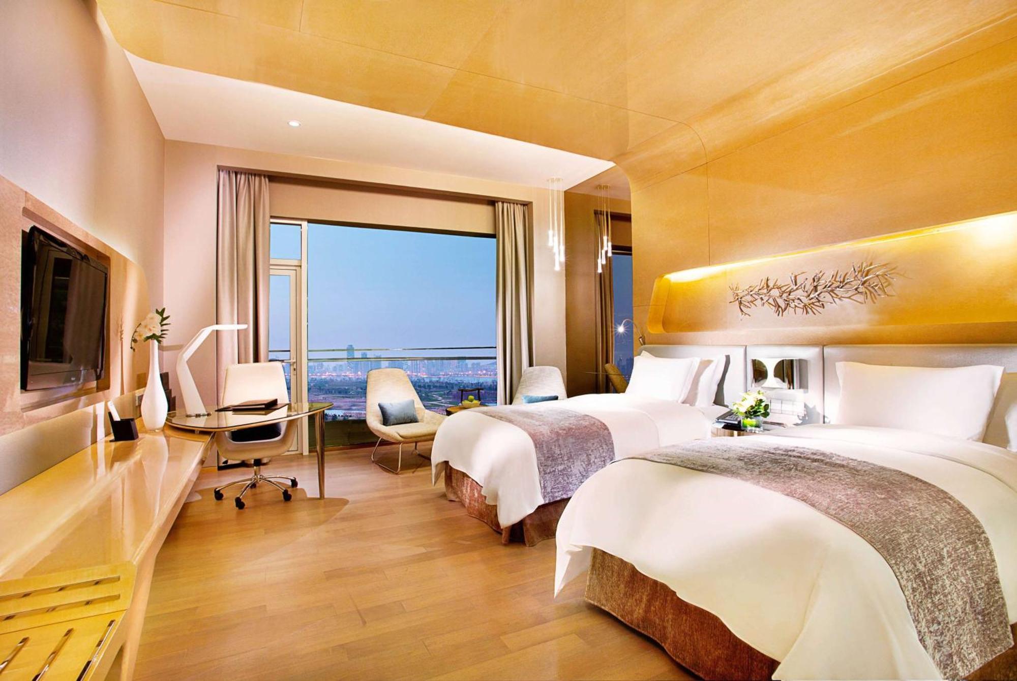 Wyndham Grand Qingdao Hotel Exterior photo