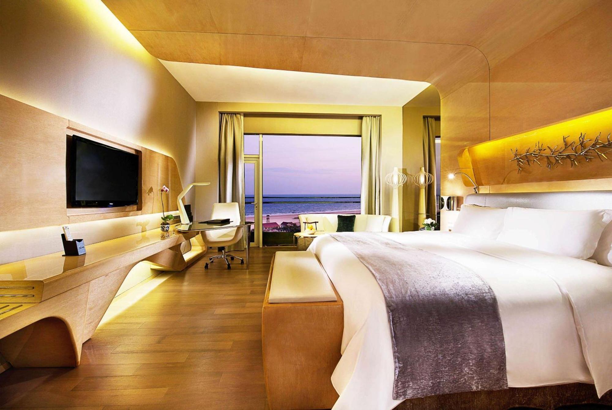 Wyndham Grand Qingdao Hotel Exterior photo